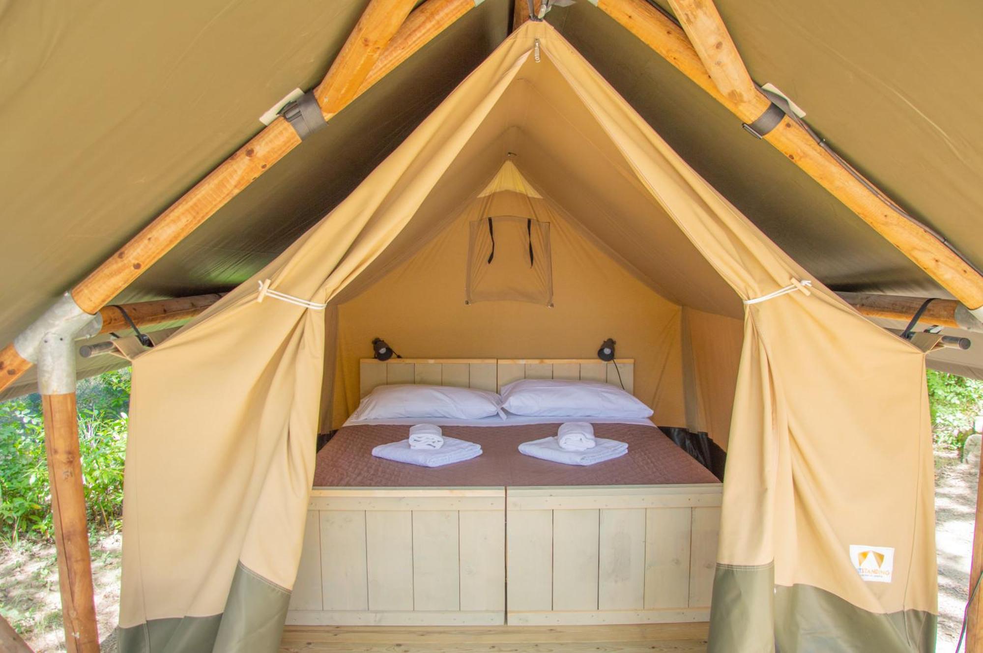 קסטלינה אין קיאנטי Luxor Chianti Glamping Village מראה חיצוני תמונה