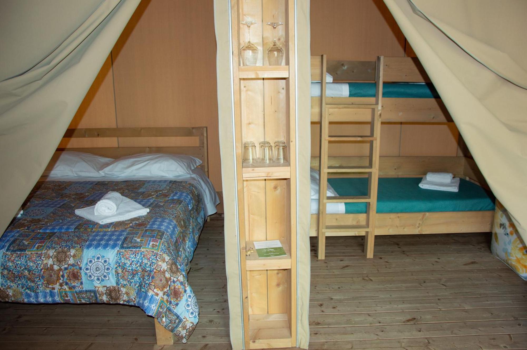 קסטלינה אין קיאנטי Luxor Chianti Glamping Village מראה חיצוני תמונה
