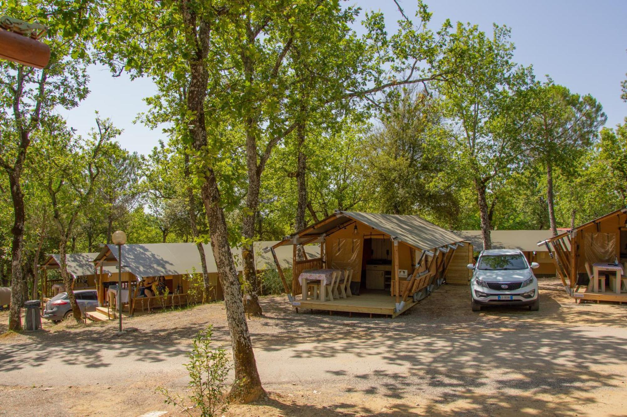 קסטלינה אין קיאנטי Luxor Chianti Glamping Village מראה חיצוני תמונה