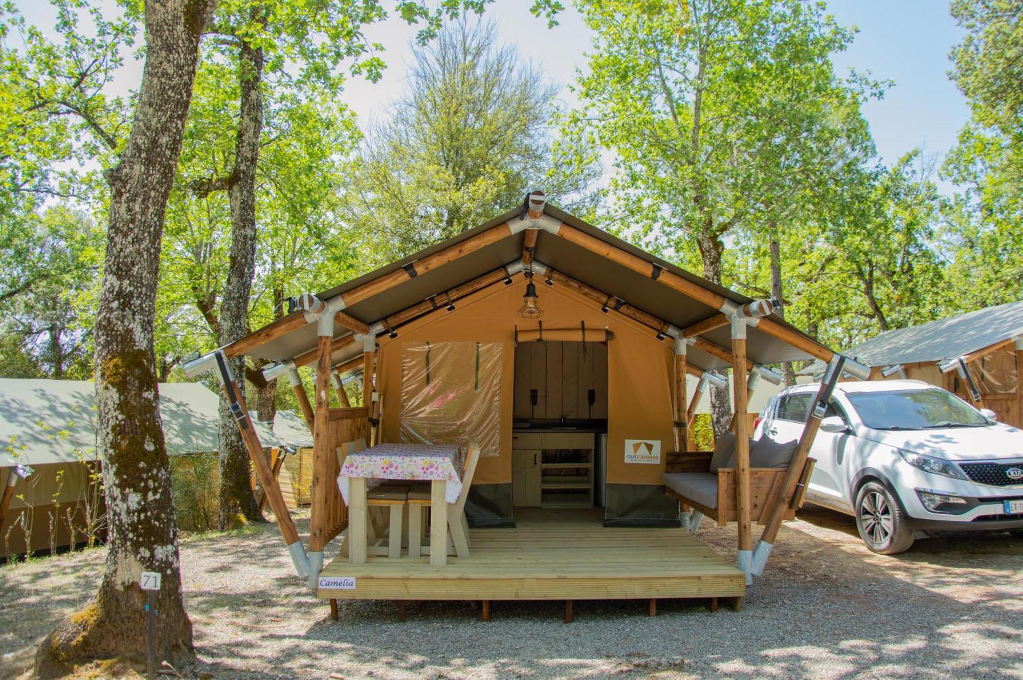 קסטלינה אין קיאנטי Luxor Chianti Glamping Village מראה חיצוני תמונה